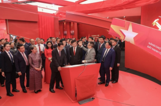 Lao, Cambodian leaders visit exhibition of Vietnam’s 80-year national achievements